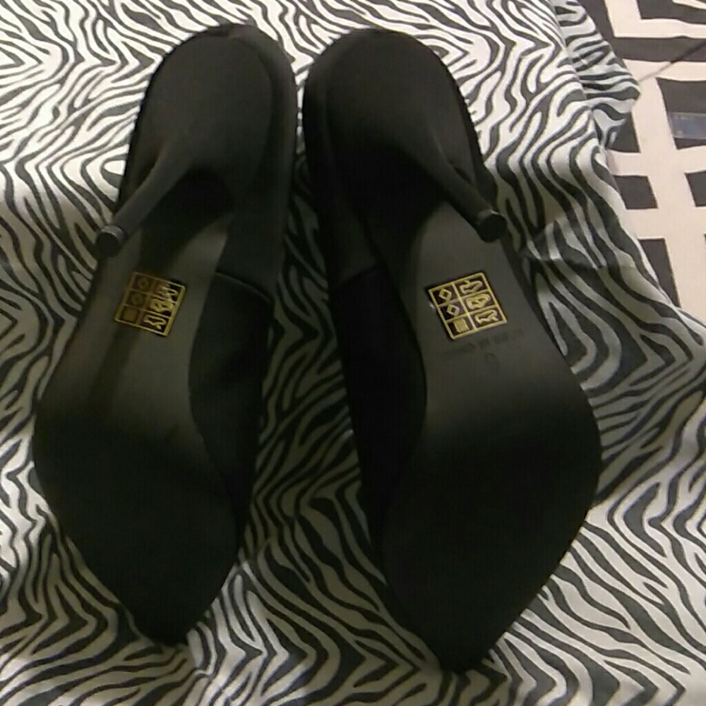 Shoes - Picture 3 of 5